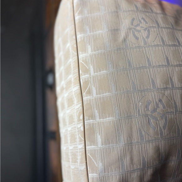 CHANEL Tote - Picture 15 of 15